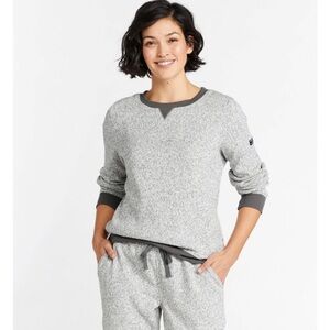 L.L. Bean women lightweight sweater fleece top size medium.